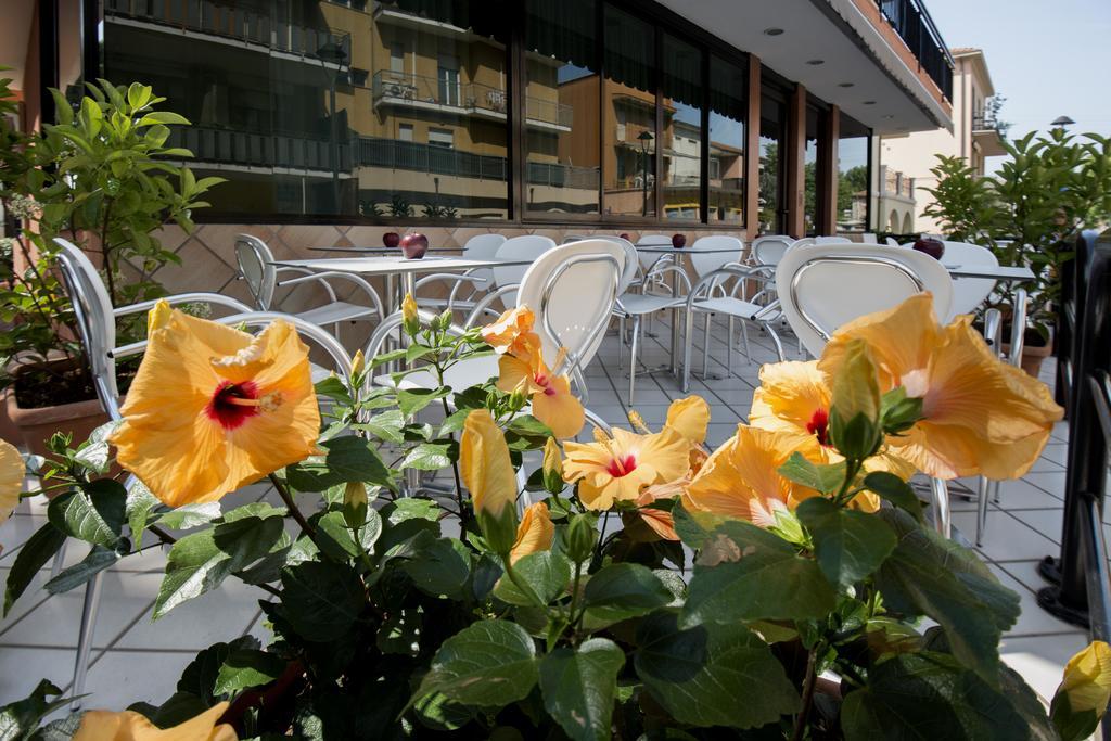 Hotel Scarlet Rimini Eksteriør billede
